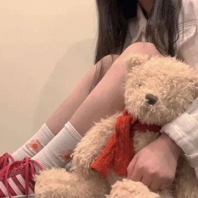 窗中女孩